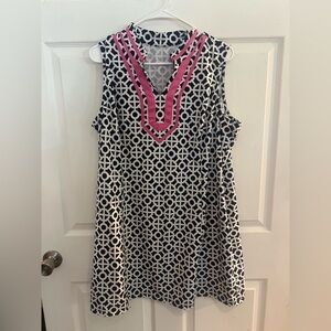 Elle Gray and White Geometric Dress